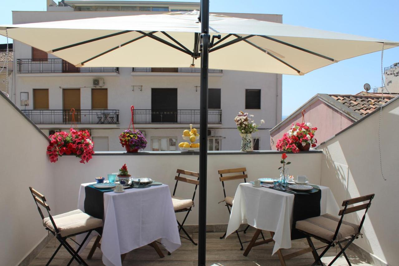 Invito Al Viaggio * Giardini Naxos